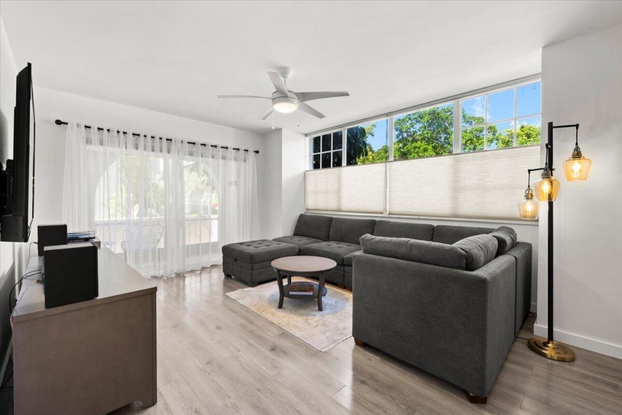 250 NE 20th Street, Boca Raton, FL 33431 Photo