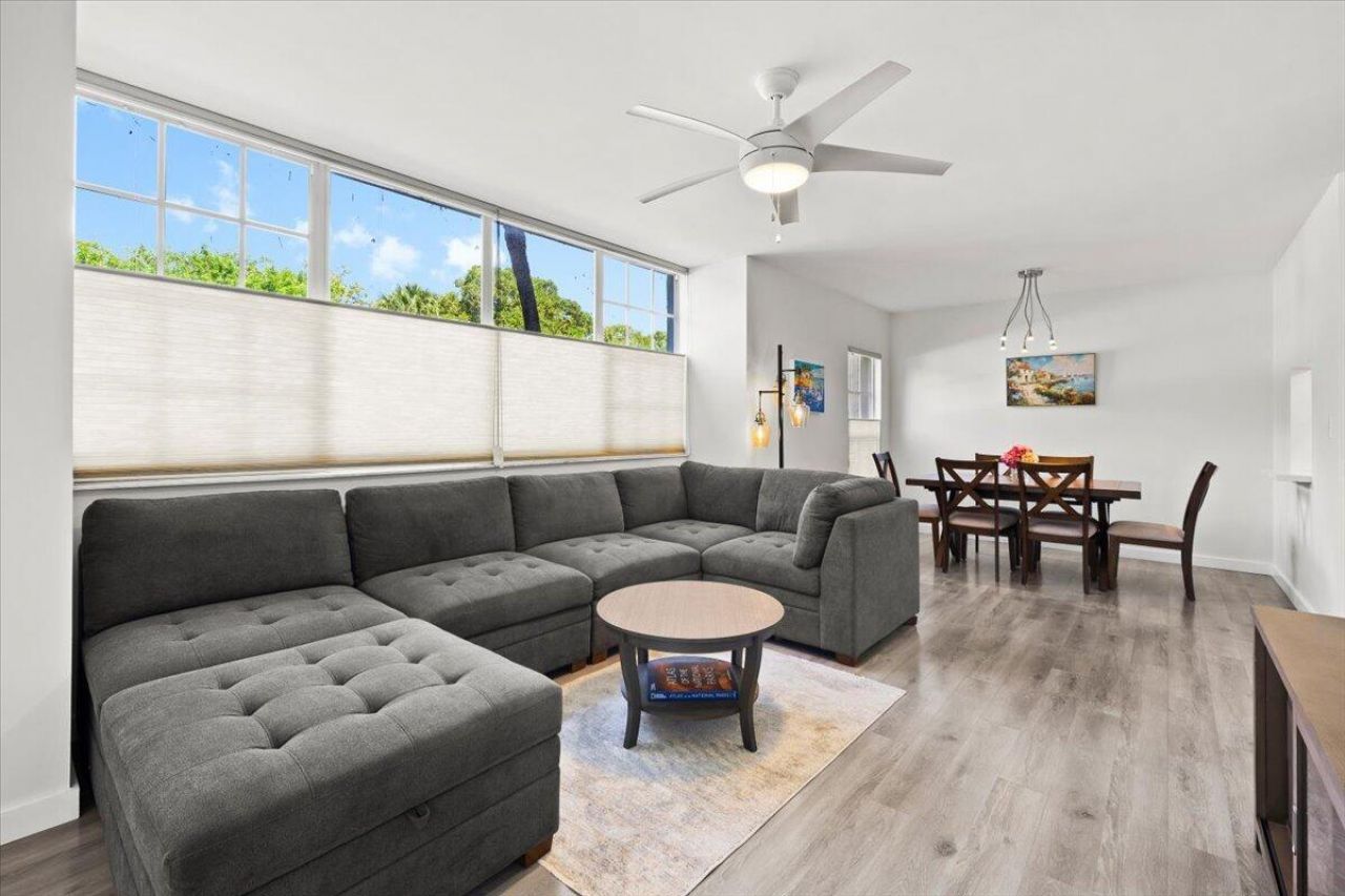 250 NE 20th Street, Boca Raton, FL 33431 Photo