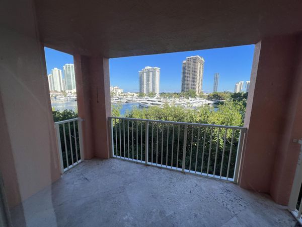 19655 E COUNTRY CLUB Drive, Unit 6404, Aventura, FL 33180