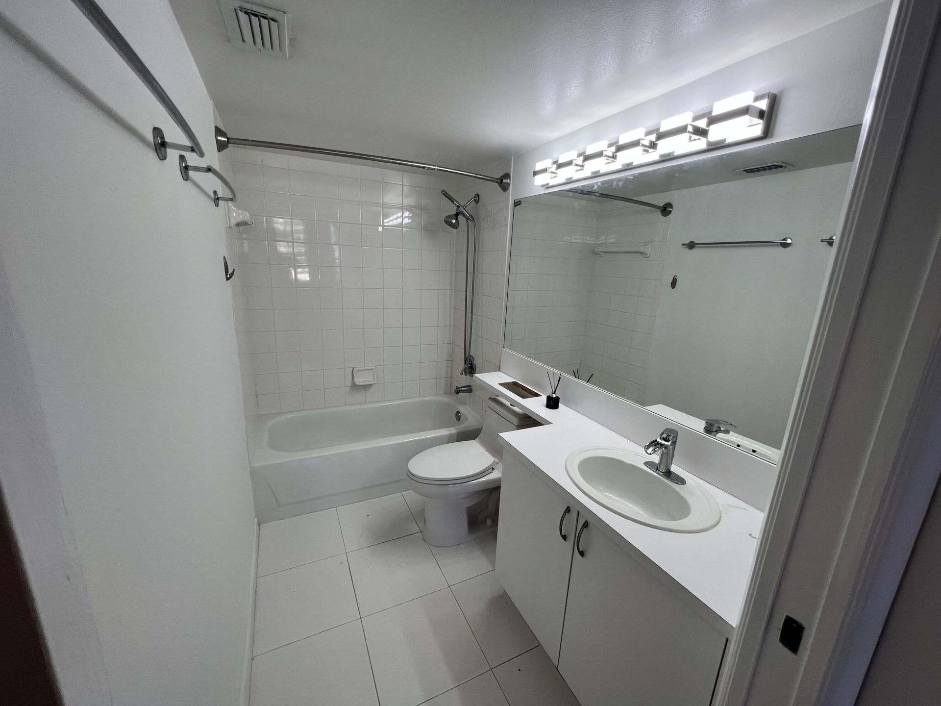 19655 E Country Club Drive, Unit 6404, Aventura, FL 33180 Photo