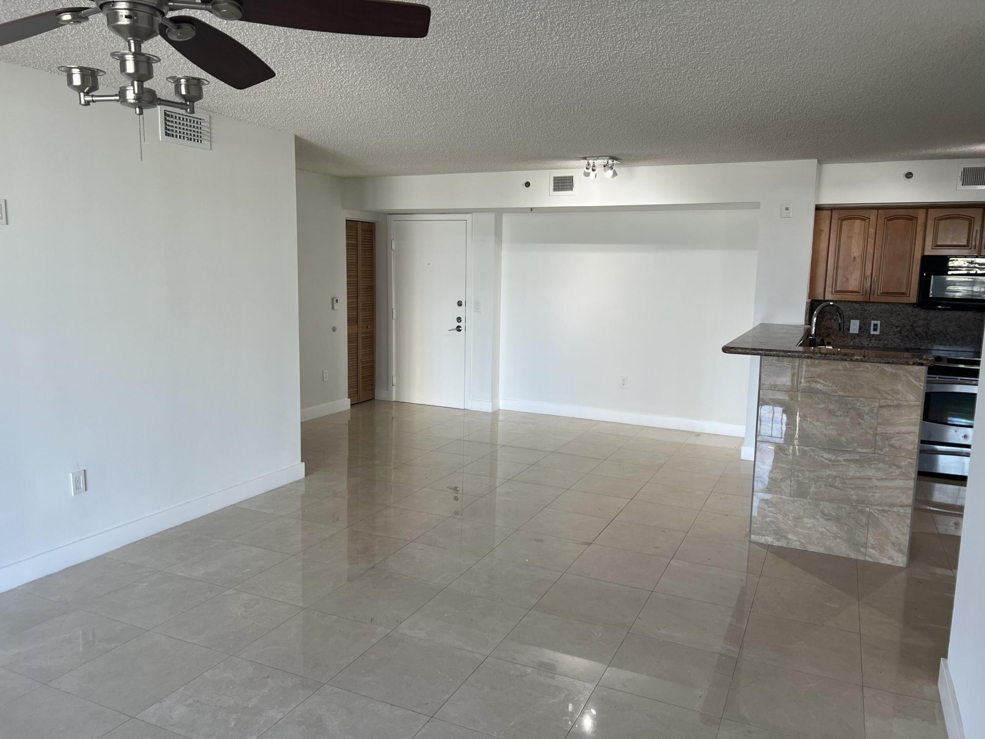 19655 E Country Club Drive, Unit 6404, Aventura, FL 33180 Photo