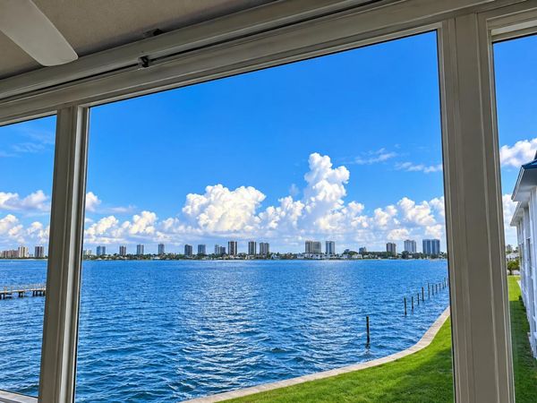 2936 LAKE SHORE Drive, Unit 309, Riviera Beach, FL 33404