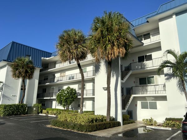2936 LAKE SHORE Drive, Unit 309, Riviera Beach, FL 33404
