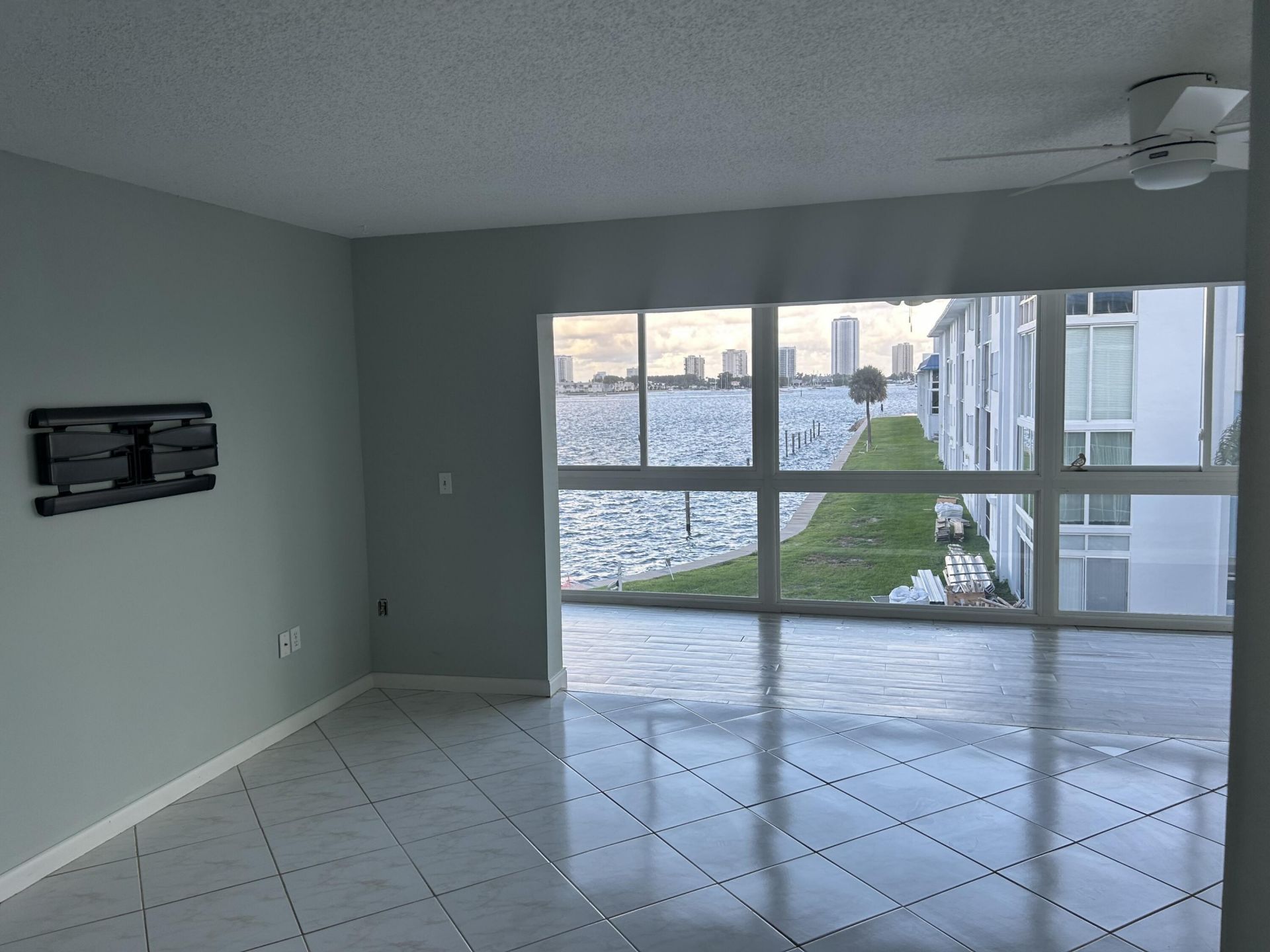 2936 Lake Shore Drive, Unit 309, Riviera Beach, FL 33404 Photo