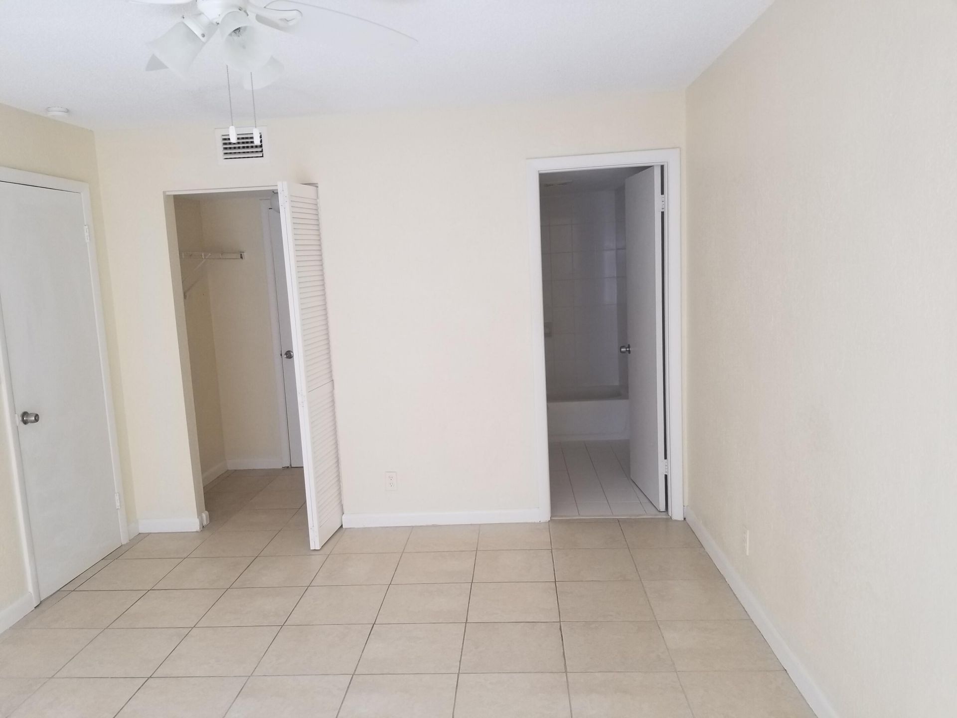 120 Sparrow Drive, Unit 211, Royal Palm Beach, FL 33411 Photo