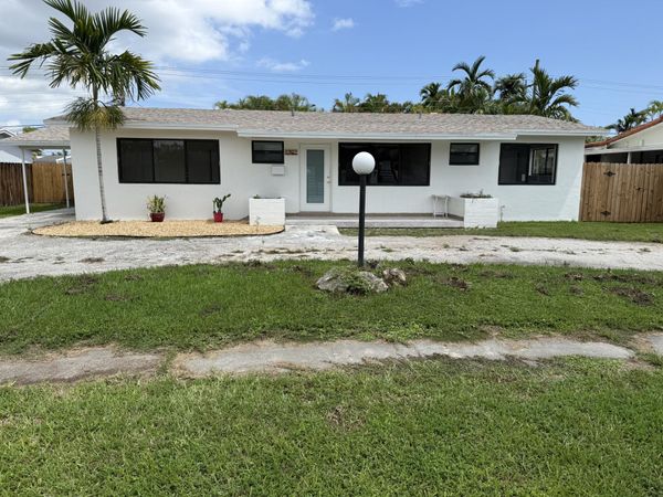 4901 SW 94th Avenue, Miami, FL 33165