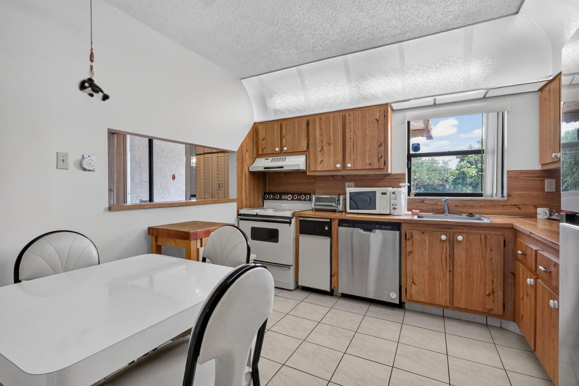 750 NE 199th Street, Unit 204H, Miami, FL 33179 Photo
