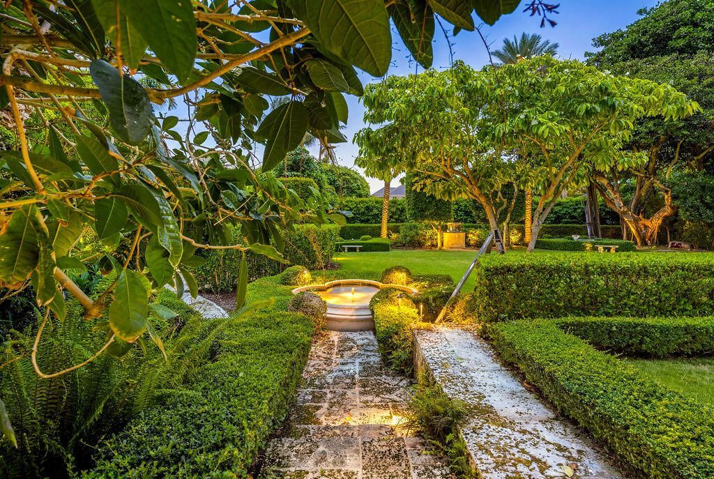 111 Via Del Lago, Palm Beach, FL 33480 Photo