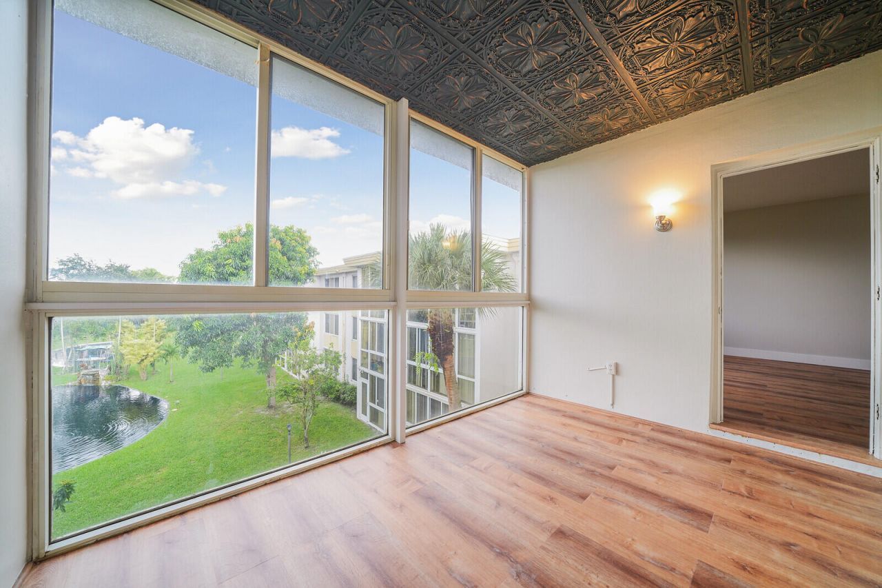 6005 Del Lago Circle, Unit 311, Sunrise, FL 33313 Photo