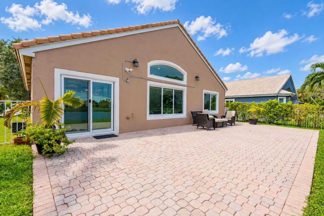 1551 NW 132nd Avenue, Pembroke Pines, FL 33028 Photo