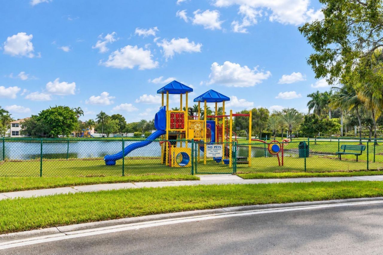 1551 NW 132nd Avenue, Pembroke Pines, FL 33028 Photo