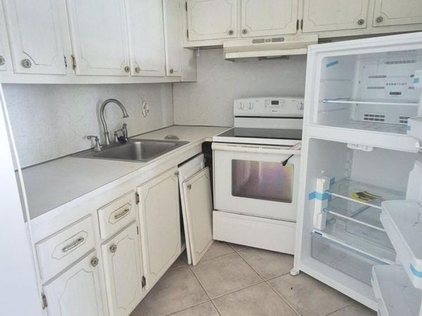79 Canterbury D, West Palm Beach, FL 33417