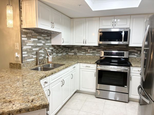 1000 CRESTWOOD Court S, Unit 1005, Royal Palm Beach, FL 33411