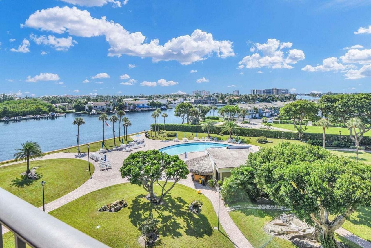 859 Jeffery Street, Unit 306, Boca Raton, FL 33487 Photo