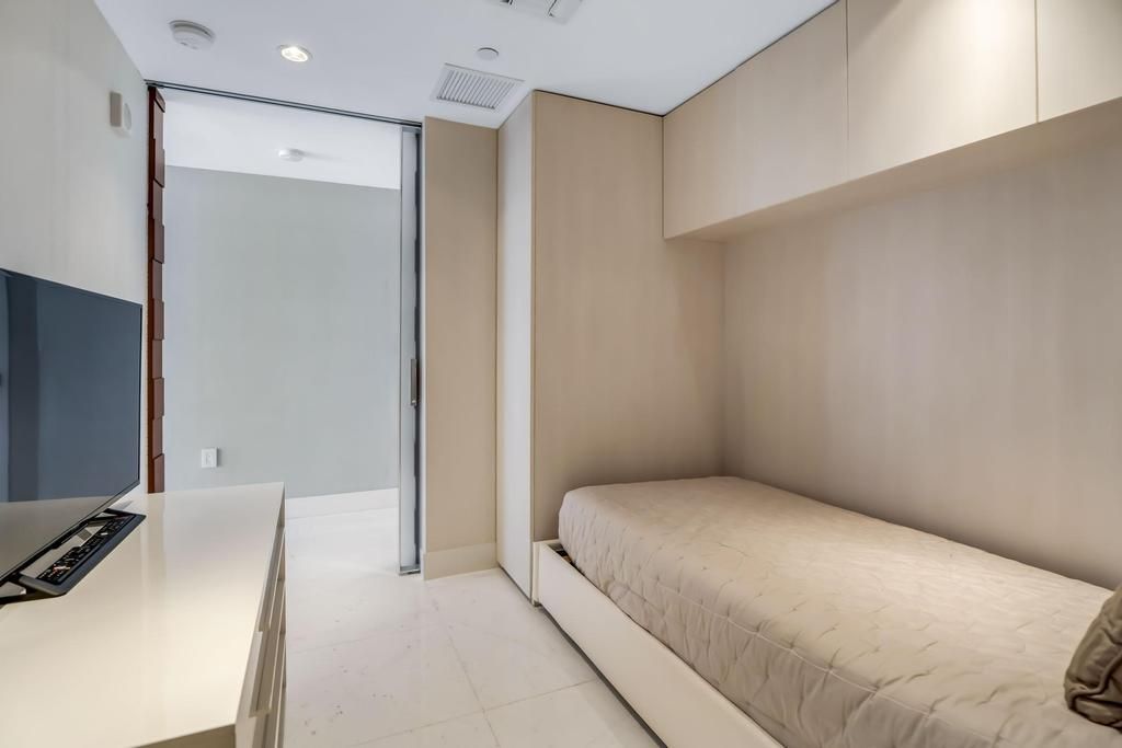 17121 Collins Avenue, Unit 2207, Sunny Isles Beach, FL 33160 Photo