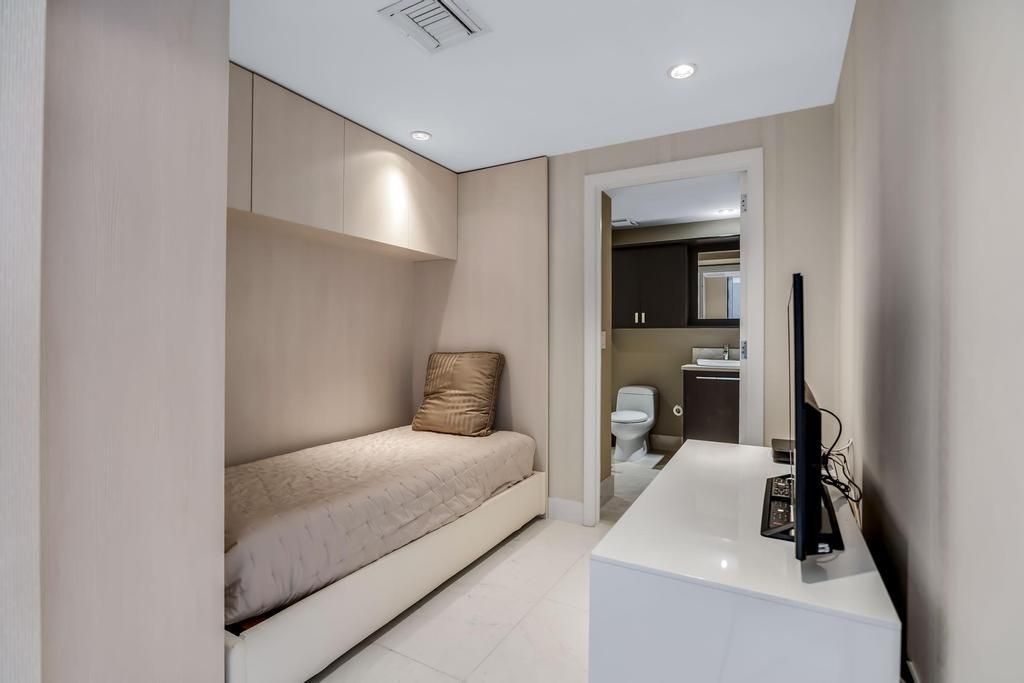 17121 Collins Avenue, Unit 2207, Sunny Isles Beach, FL 33160 Photo