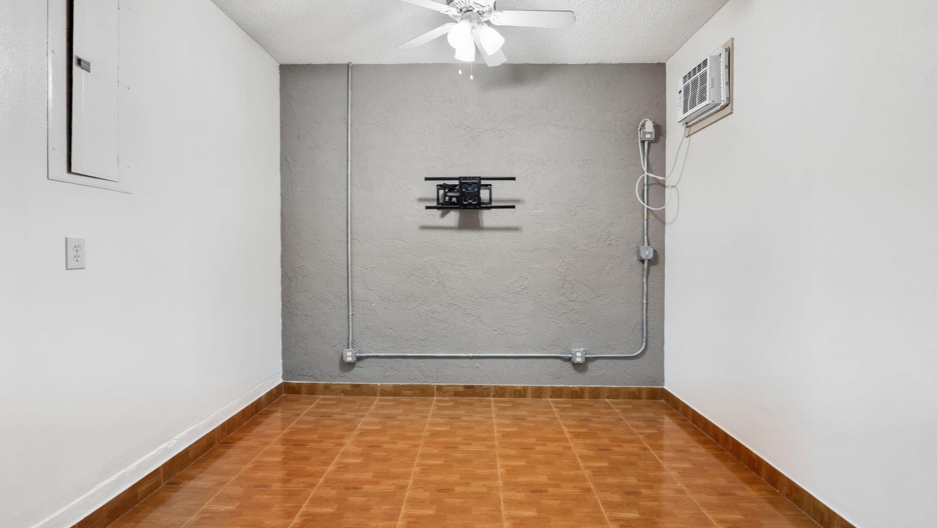 2067 Montpeliar, Weston, FL 33326 Photo