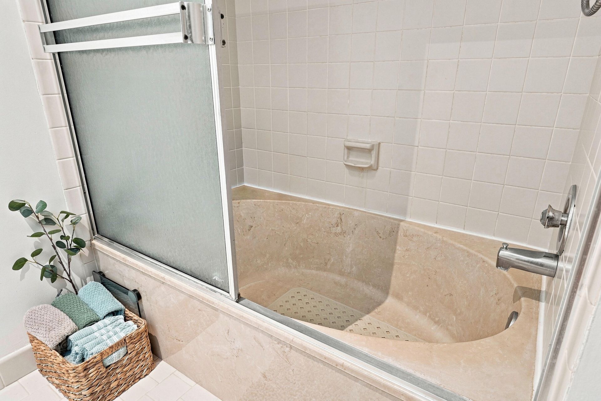 11 Lexington Lane E, Unit B, Palm Beach Gardens, FL 33418 Photo