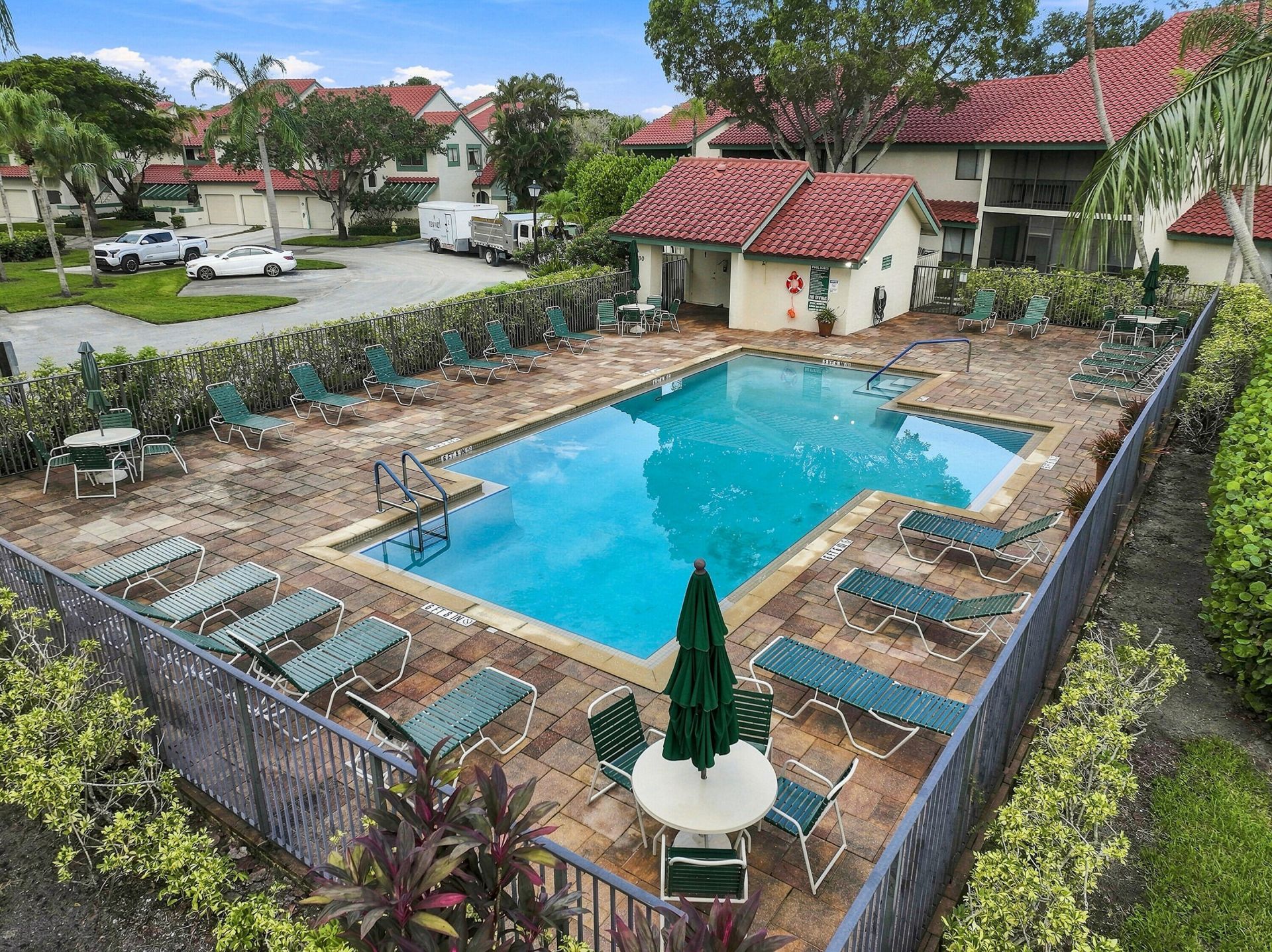 11 Lexington Lane E, Unit B, Palm Beach Gardens, FL 33418 Photo