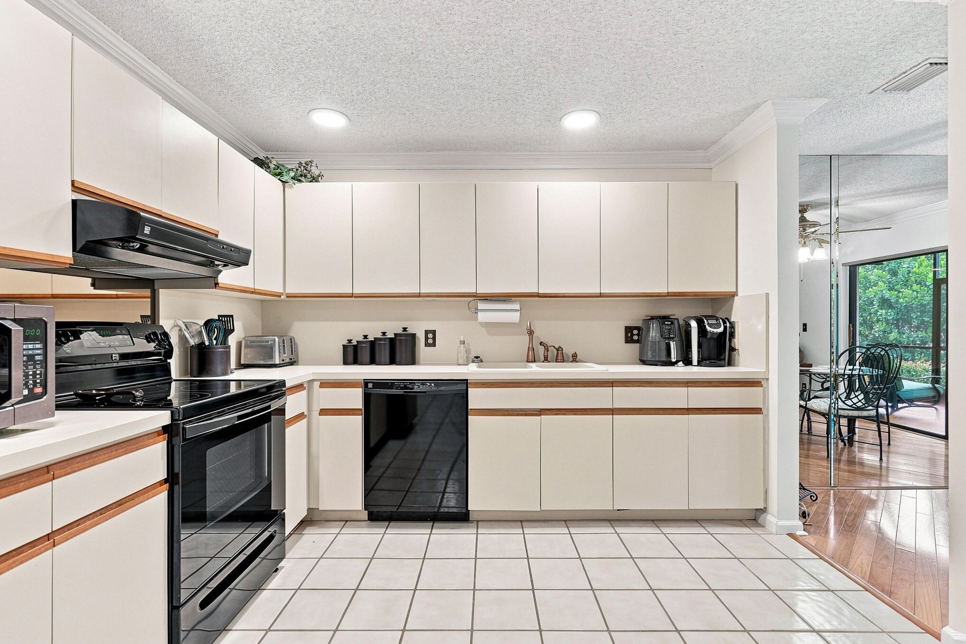 11 Lexington Lane E, Unit B, Palm Beach Gardens, FL 33418 Photo