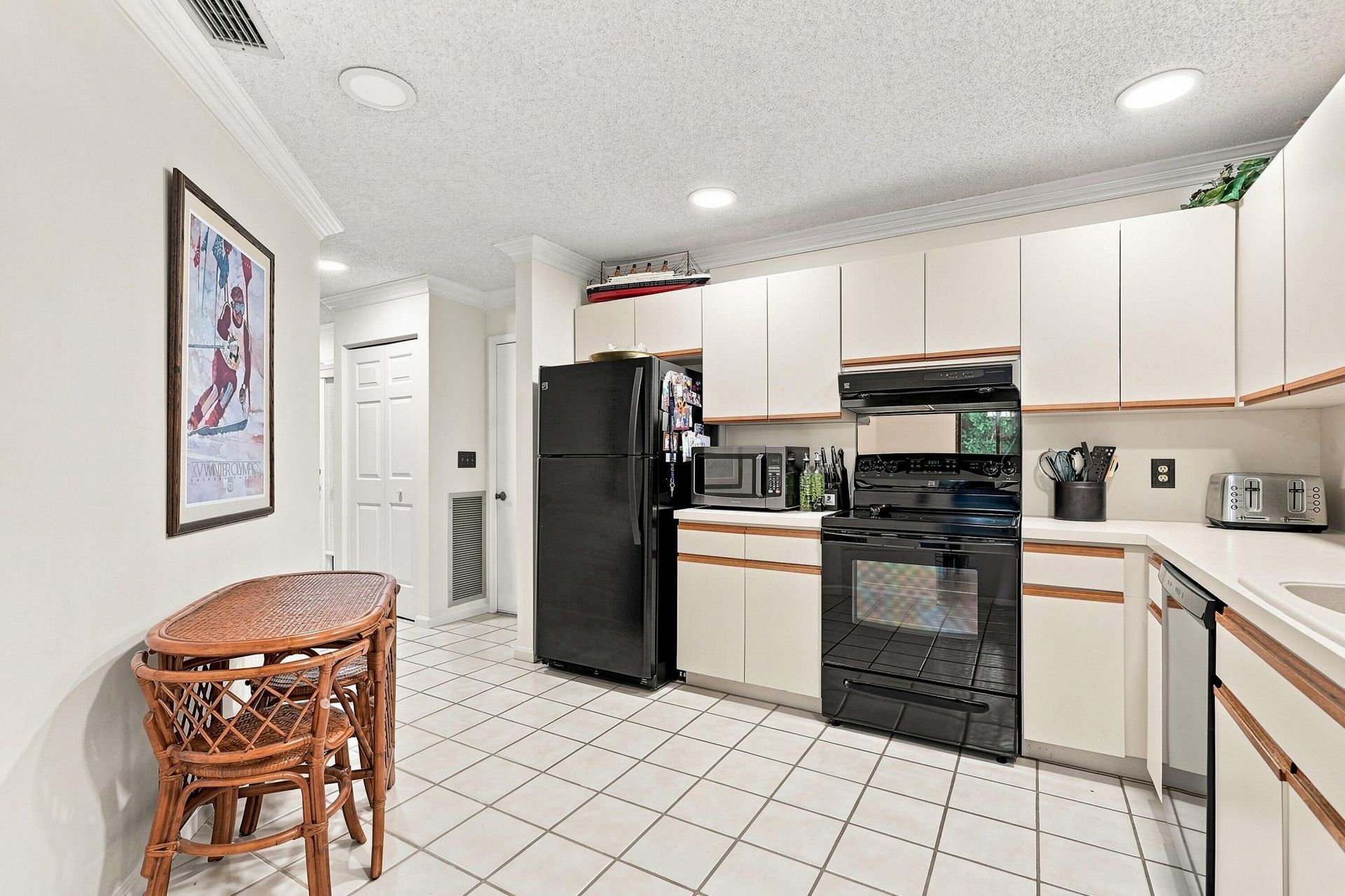 11 Lexington Lane E, Unit B, Palm Beach Gardens, FL 33418 Photo