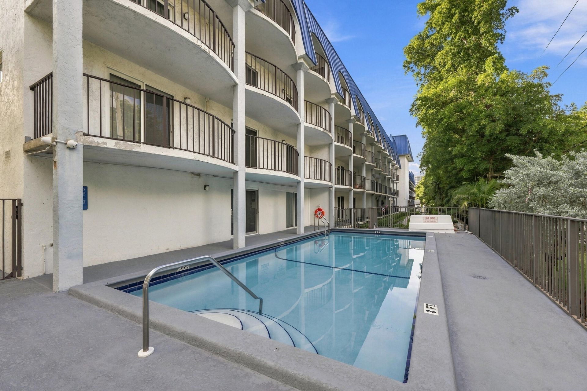 3909 N Ocean Boulevard, Unit 410, Fort Lauderdale, FL 33308 Photo
