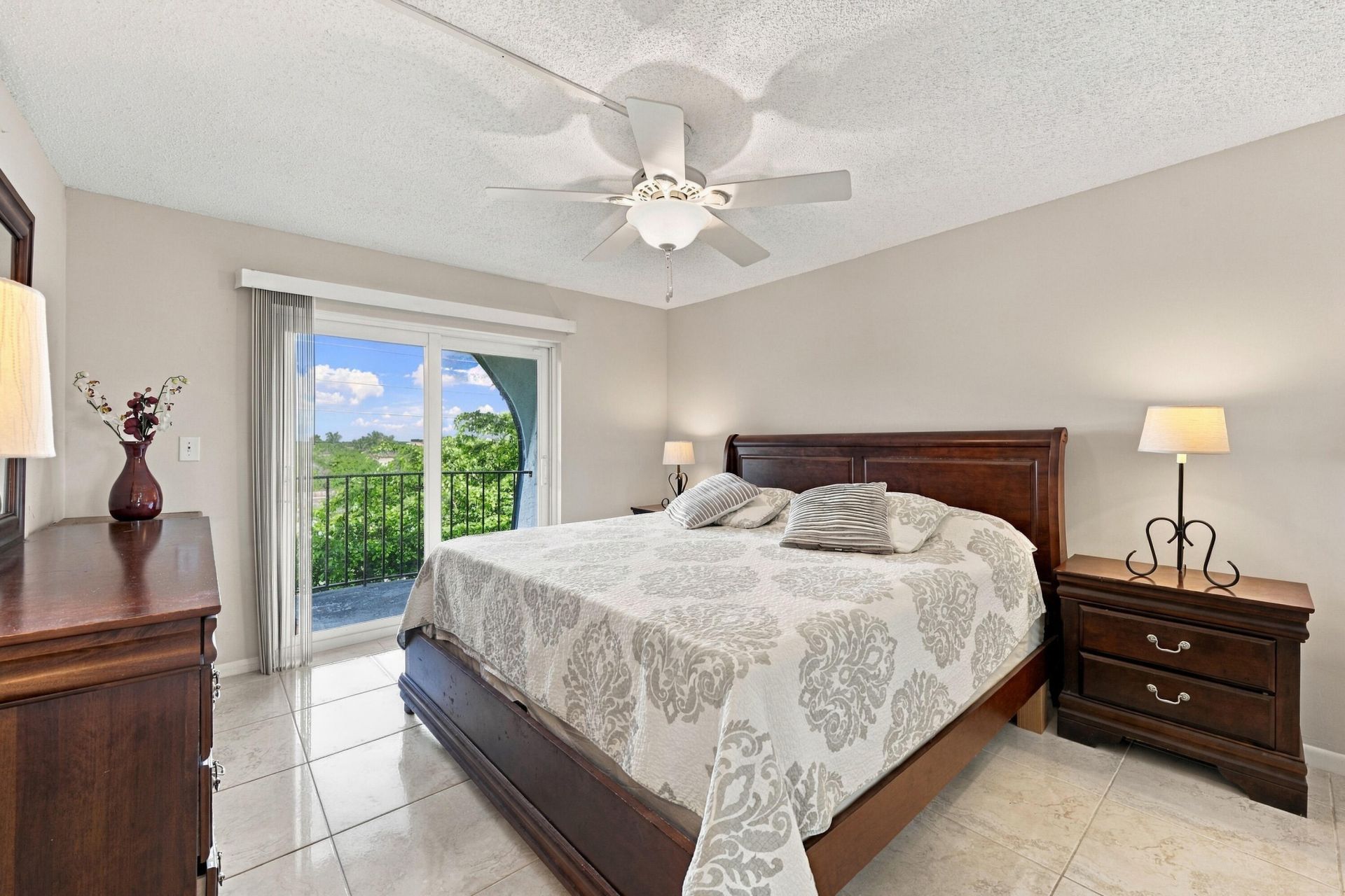 3909 N Ocean Boulevard, Unit 410, Fort Lauderdale, FL 33308 Photo