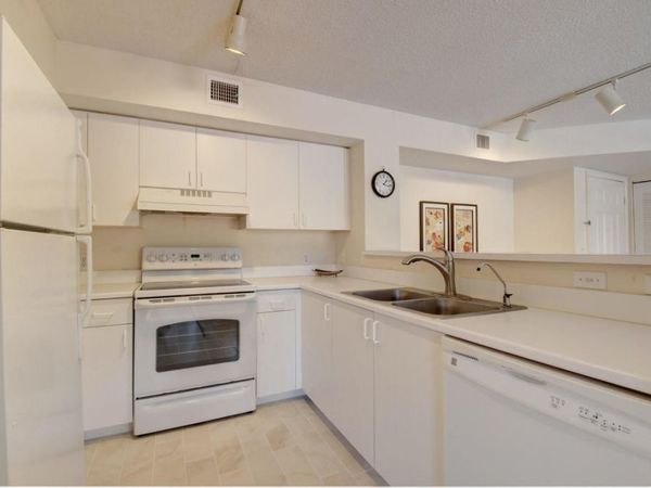 135 Yacht Club Way, Unit 207, Hypoluxo, FL 33462
