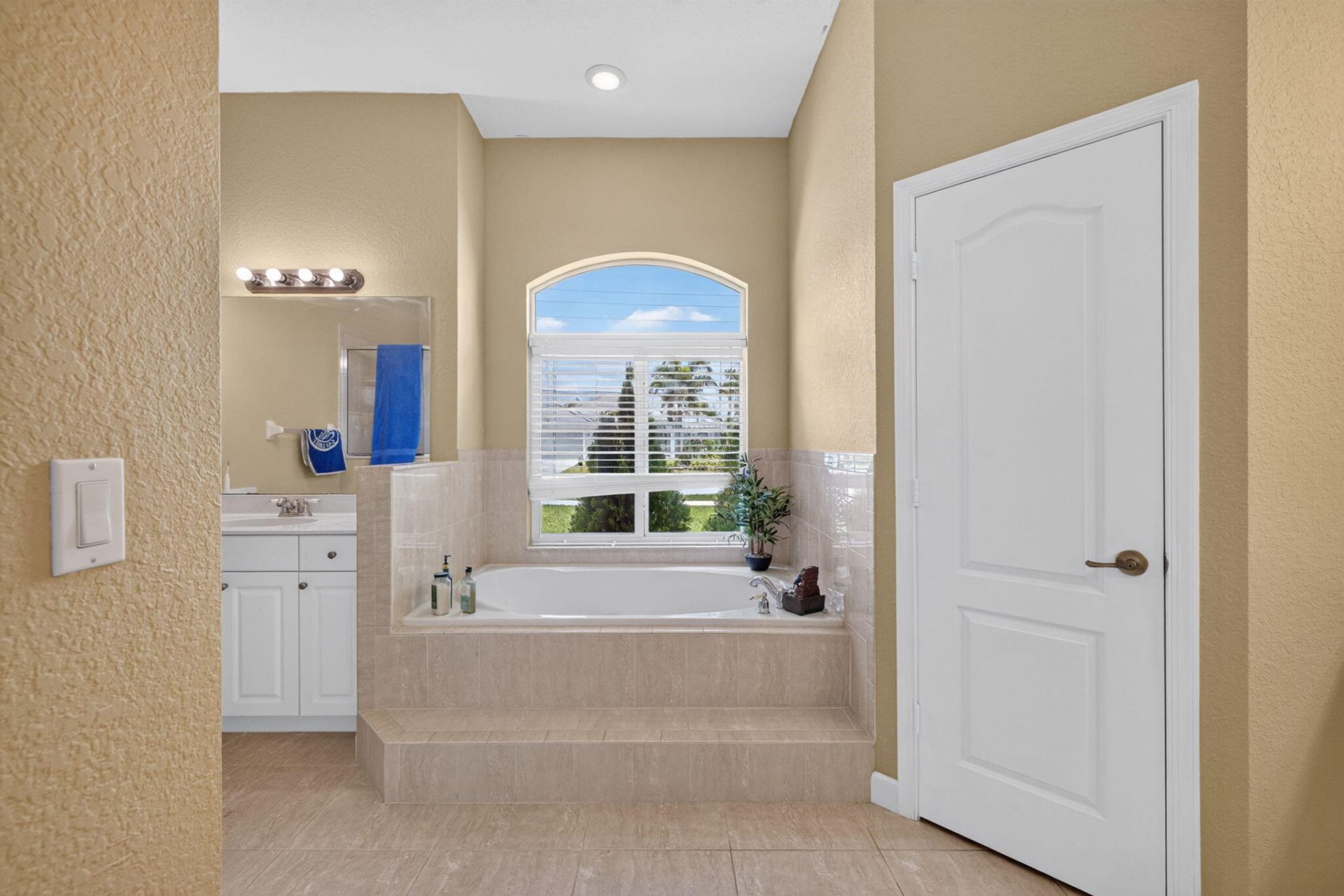 1402 SW Abingdon Avenue, Port Saint Lucie, FL 34953 Photo
