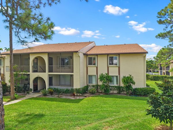 324 KNOTTY PINE Circle, Unit B-2, Greenacres, FL 33463