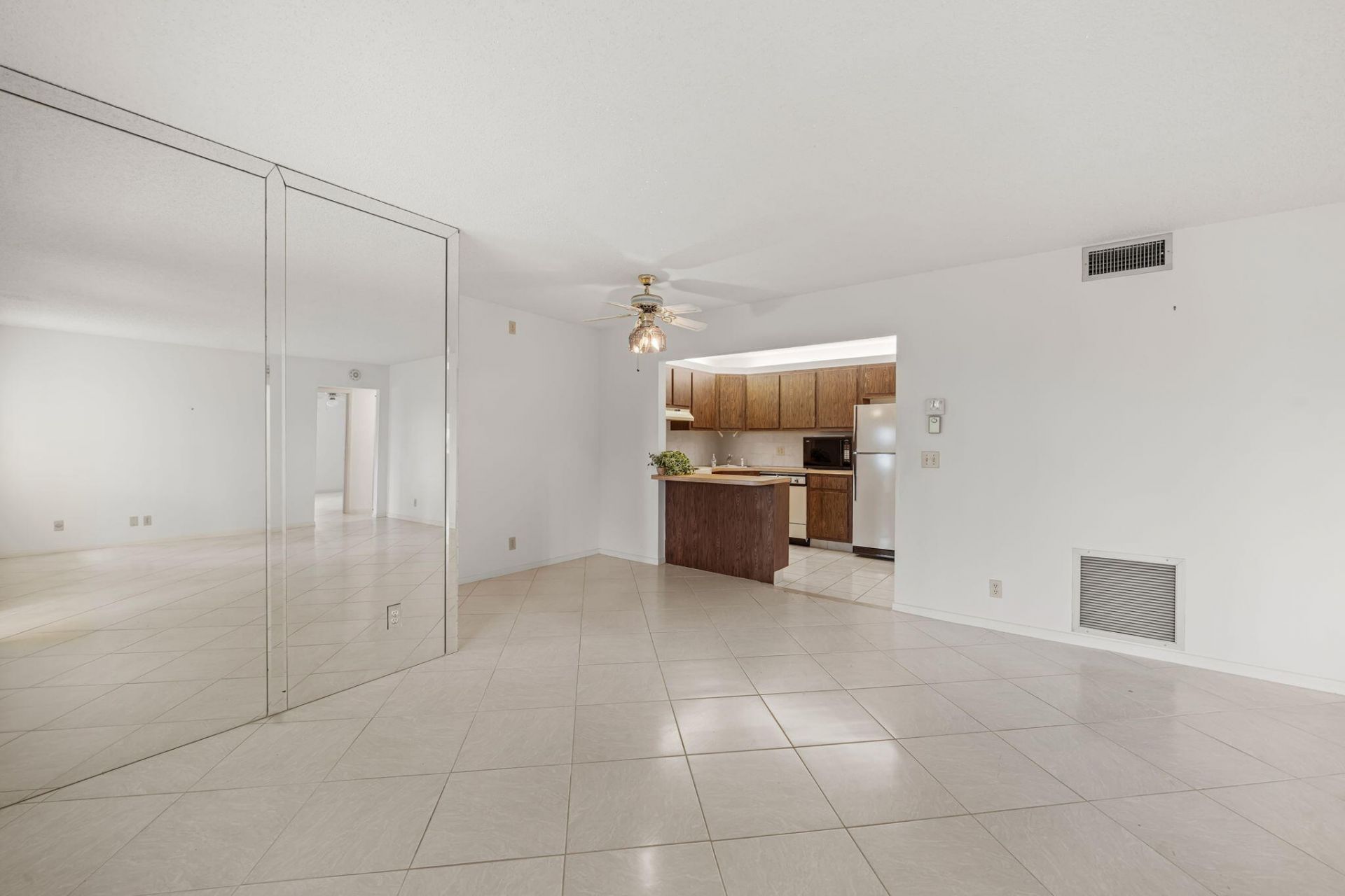 324 Knotty Pine Circle, Unit B-2, Greenacres, FL 33463 Photo