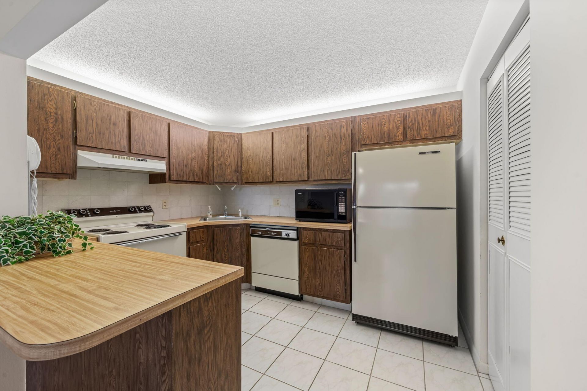 324 Knotty Pine Circle, Unit B-2, Greenacres, FL 33463 Photo