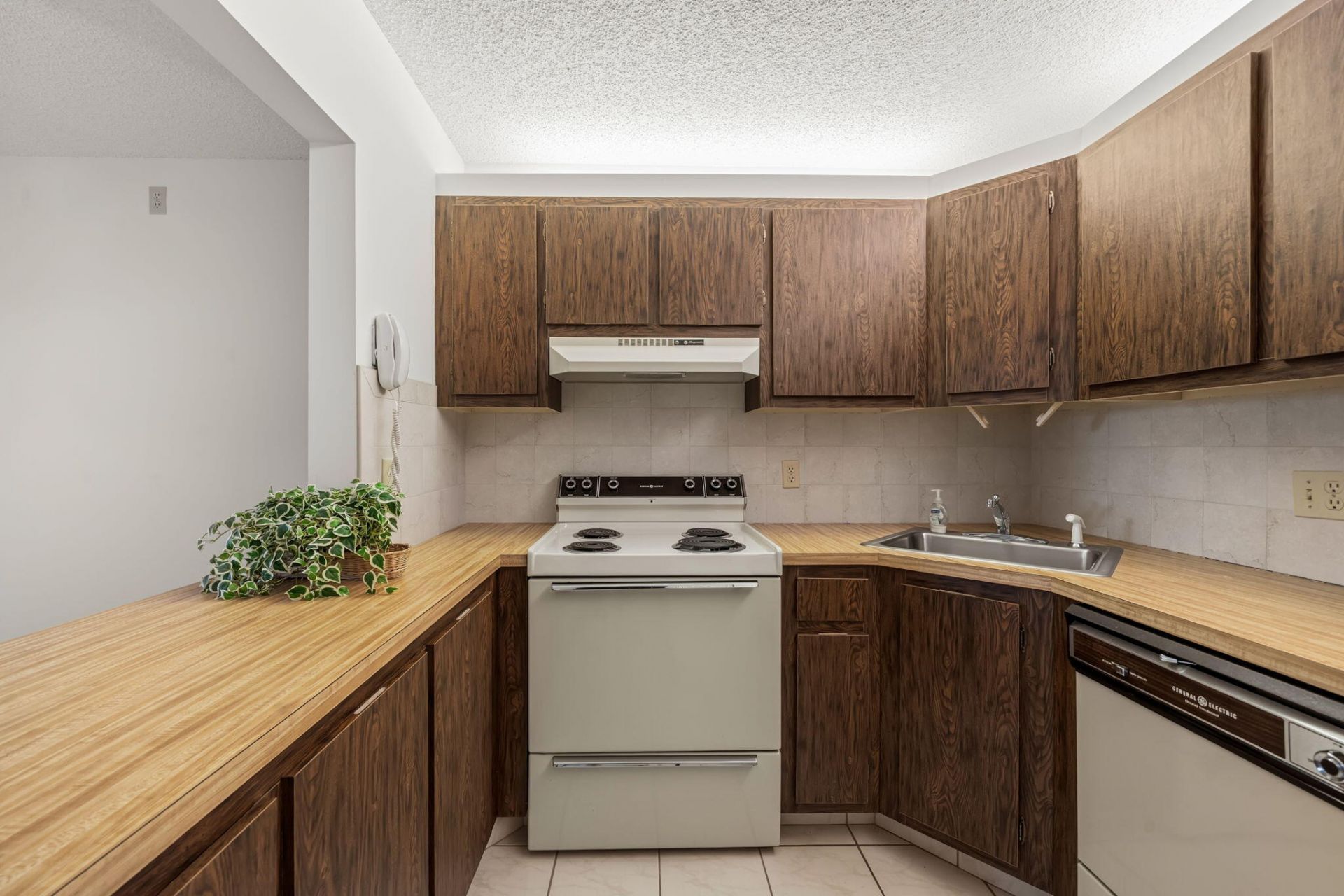 324 Knotty Pine Circle, Unit B-2, Greenacres, FL 33463 Photo