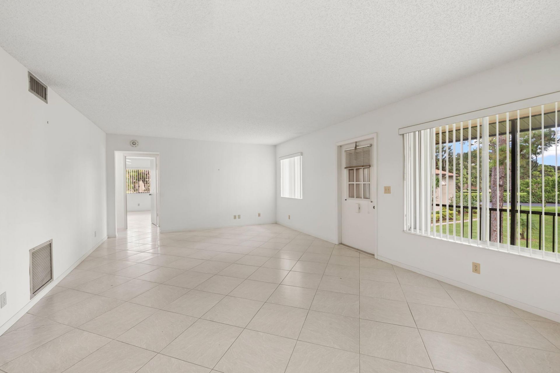 324 Knotty Pine Circle, Unit B-2, Greenacres, FL 33463 Photo