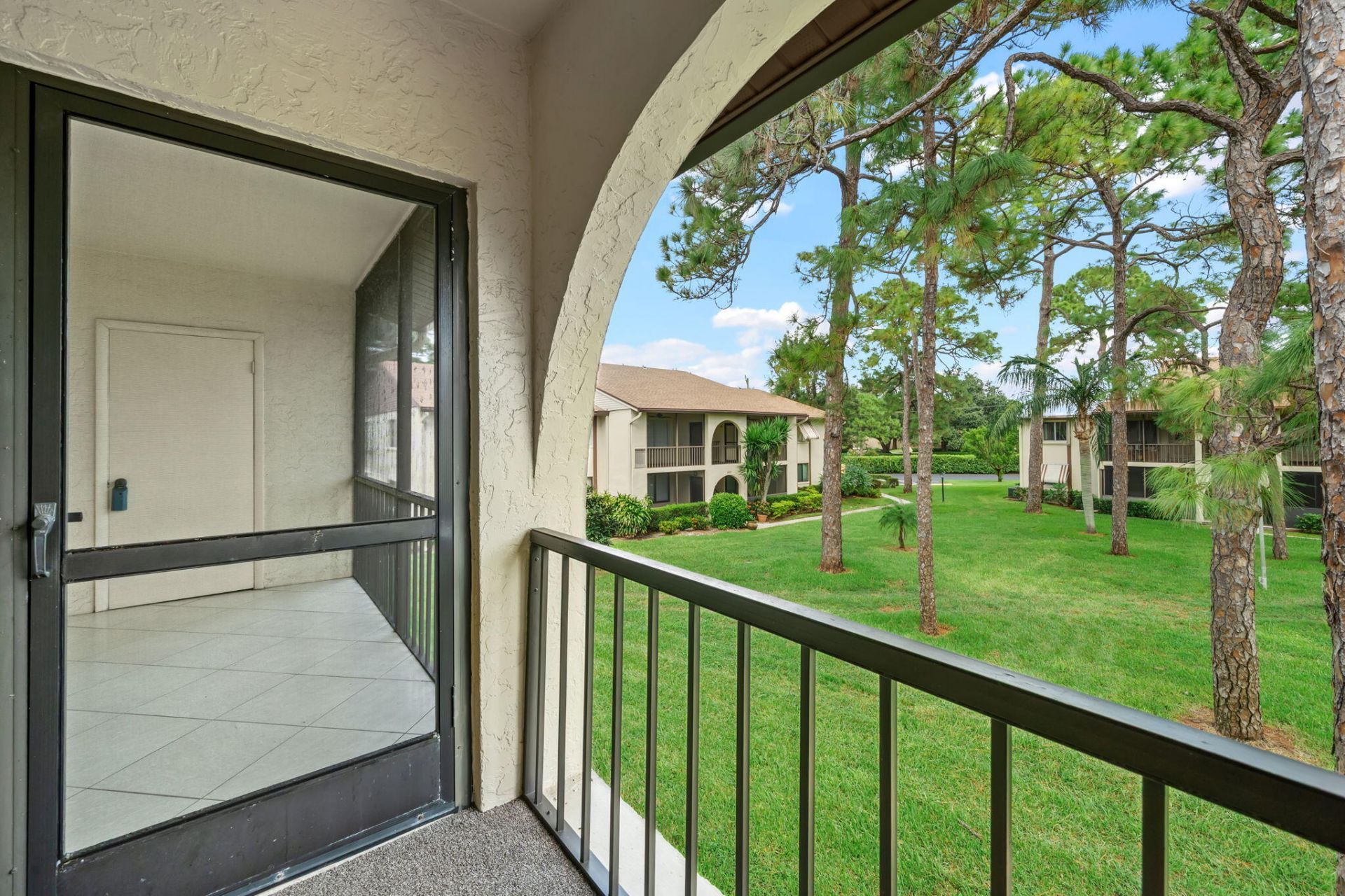324 Knotty Pine Circle, Unit B-2, Greenacres, FL 33463 Photo