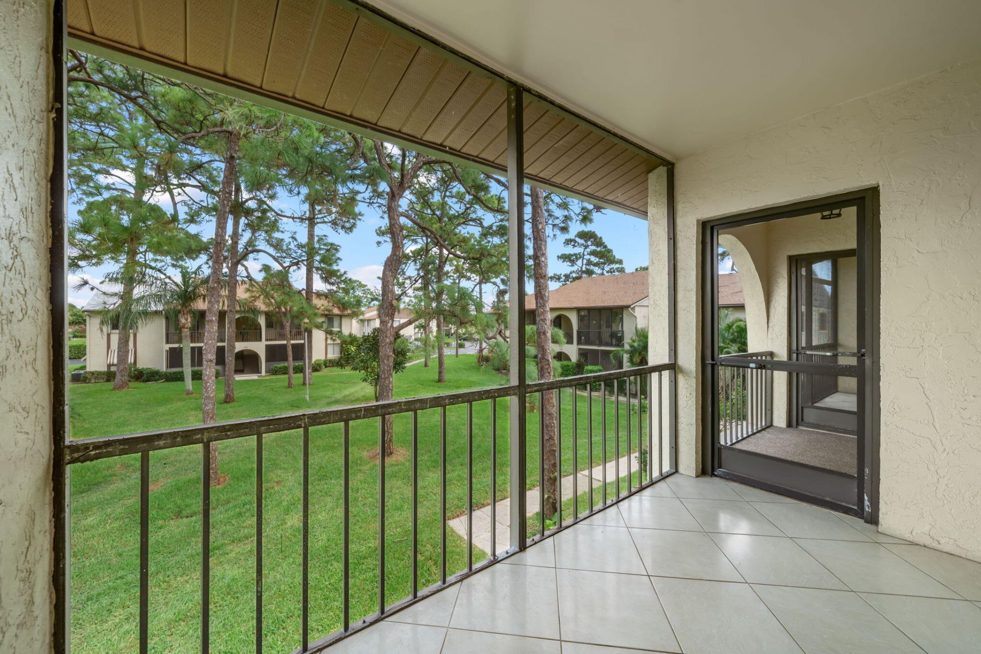 324 Knotty Pine Circle, Unit B-2, Greenacres, FL 33463 Photo