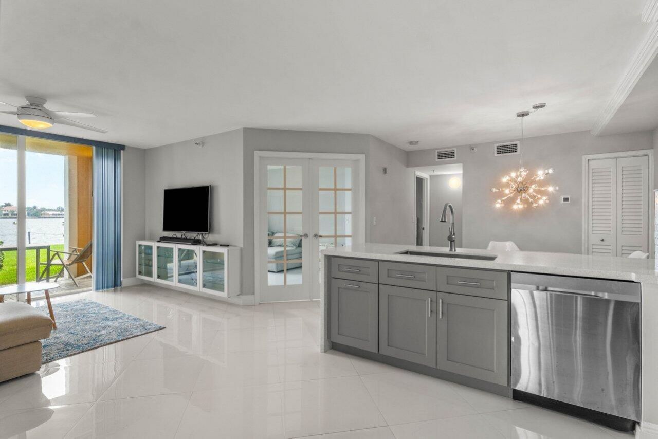 180 Yacht Club Way, Unit 102, Hypoluxo, FL 33462 Photo