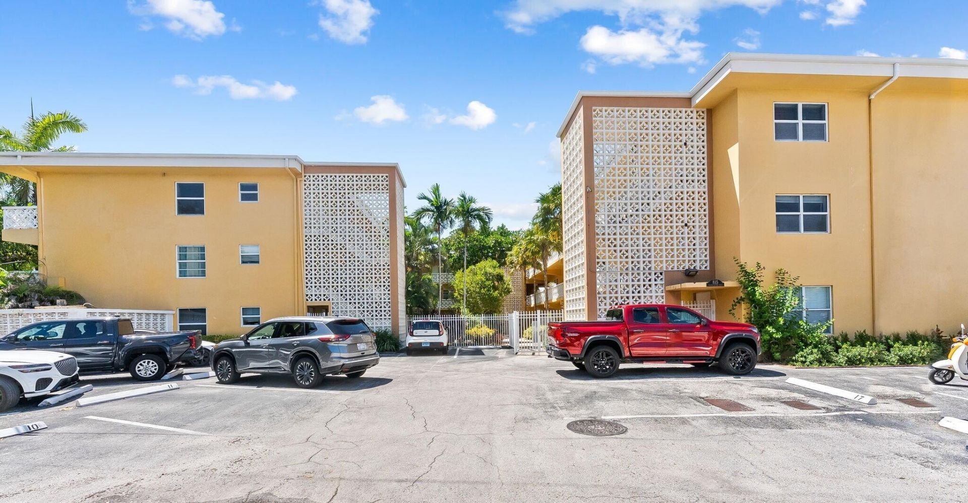 815 Middle River Drive, Unit 202, Fort Lauderdale, FL 33304 Photo