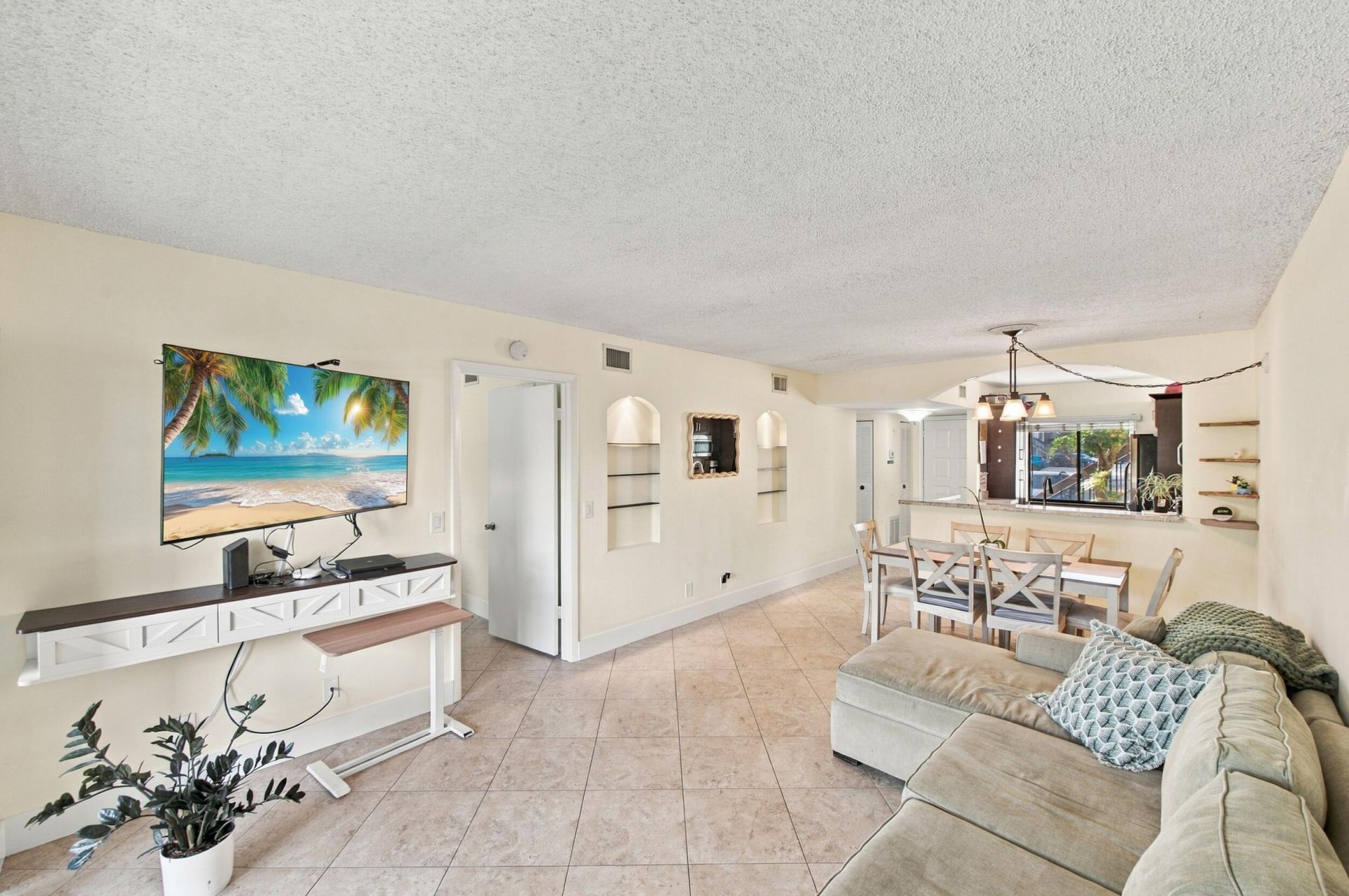 6585 Somerset Drive, Unit 102, Boca Raton, FL 33433 Photo