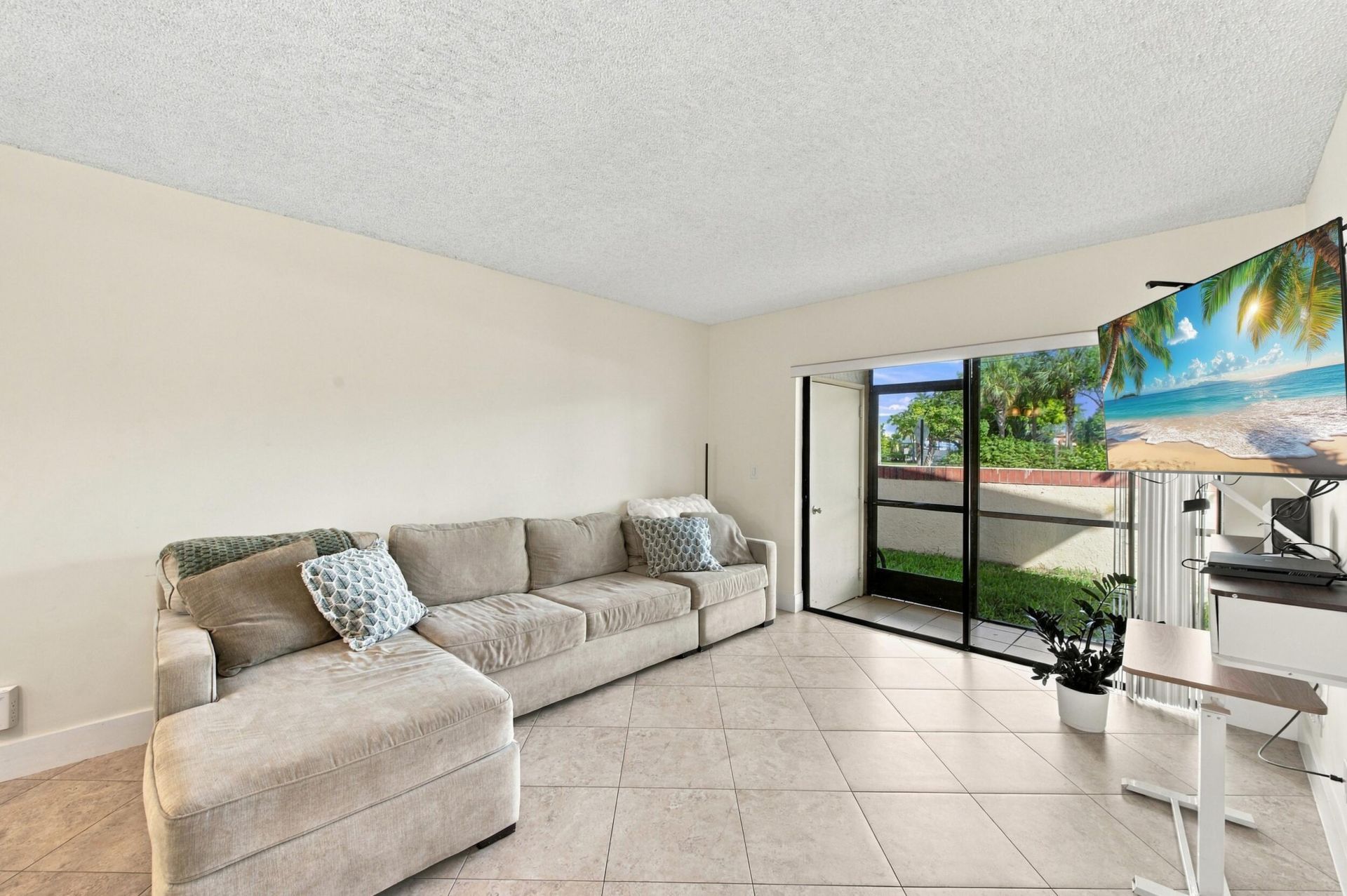 6585 Somerset Drive, Unit 102, Boca Raton, FL 33433 Photo