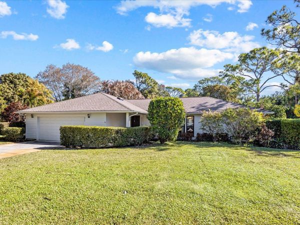 571 NE TOWN Terrace, Jensen Beach, FL 34957