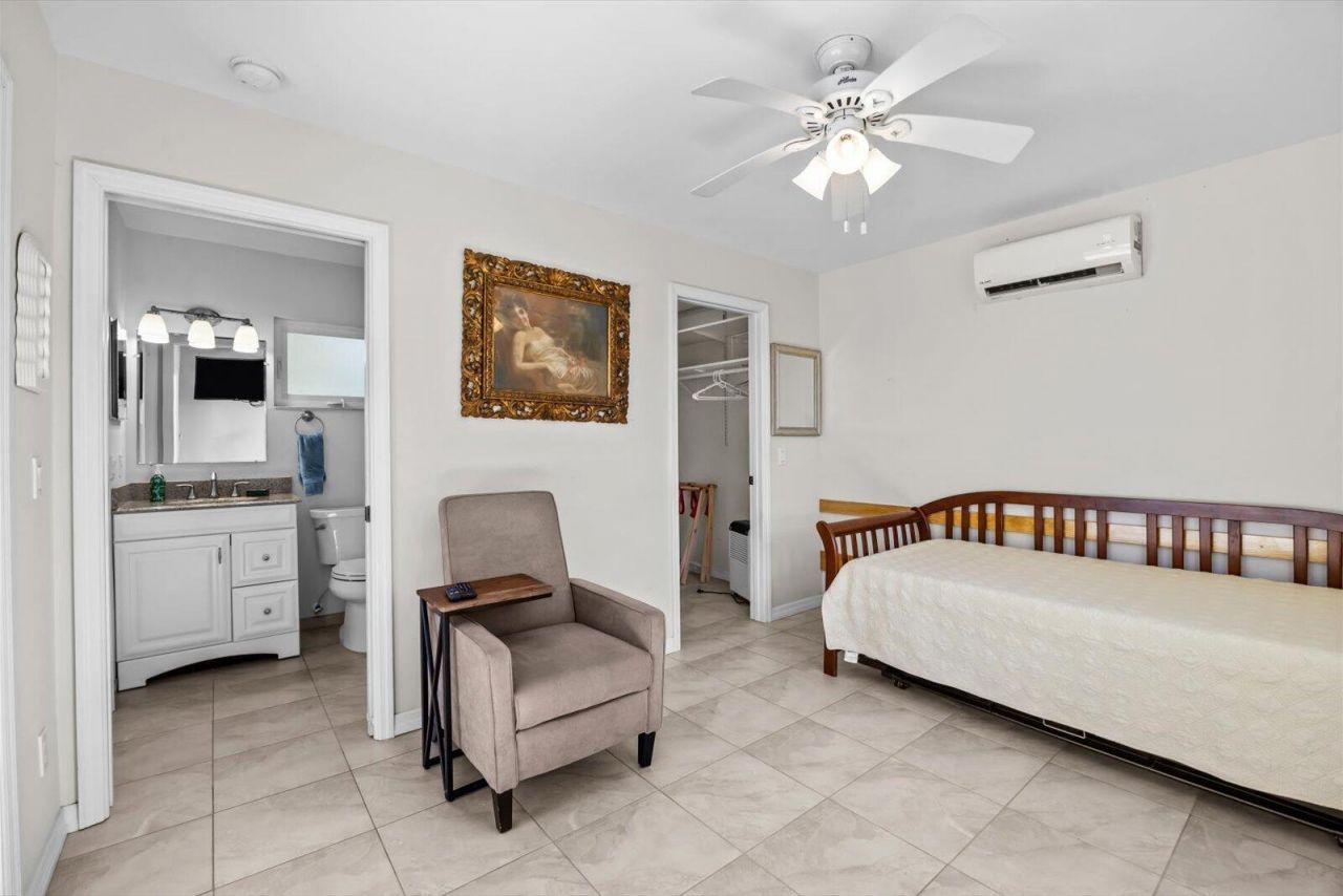 571 NE Town Terrace, Jensen Beach, FL 34957 Photo