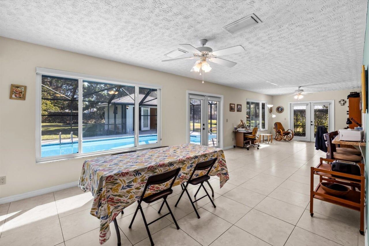 571 NE Town Terrace, Jensen Beach, FL 34957 Photo
