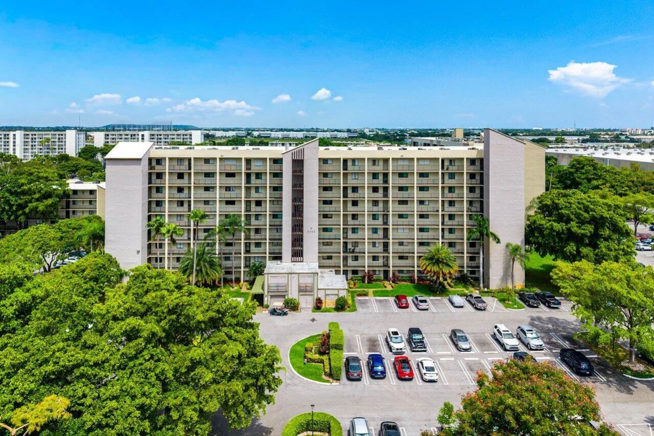 2205 S Cypress Bend Drive, Unit 103, Pompano Beach, FL 33069 Main Photo