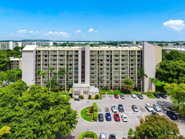 2205 S CYPRESS BEND Drive, Unit 103, Pompano Beach, FL 33069