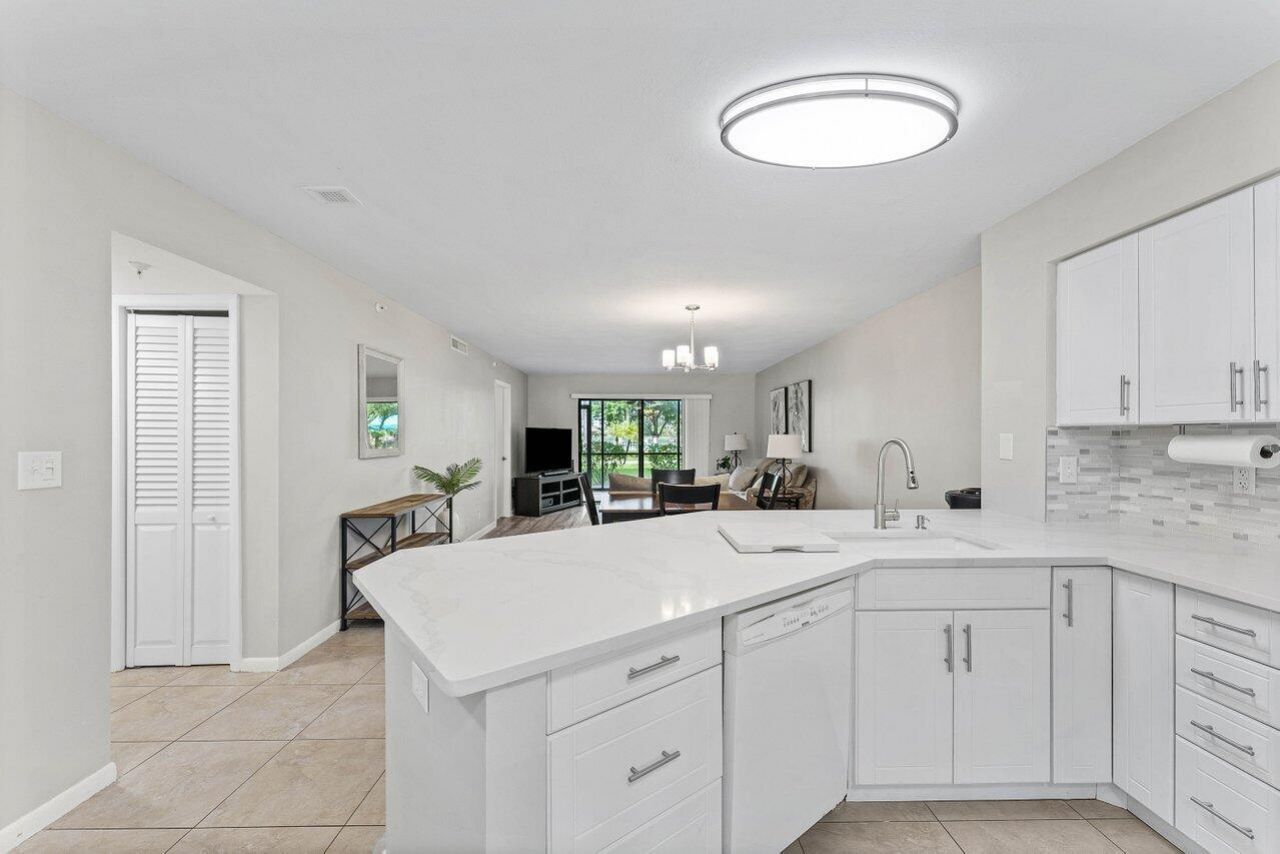 2205 S Cypress Bend Drive, Unit 103, Pompano Beach, FL 33069 Photo