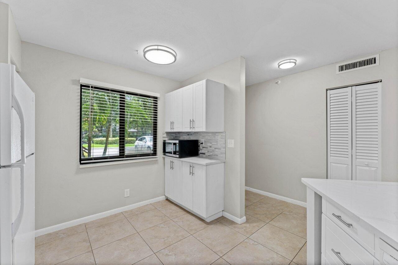 2205 S Cypress Bend Drive, Unit 103, Pompano Beach, FL 33069 Photo