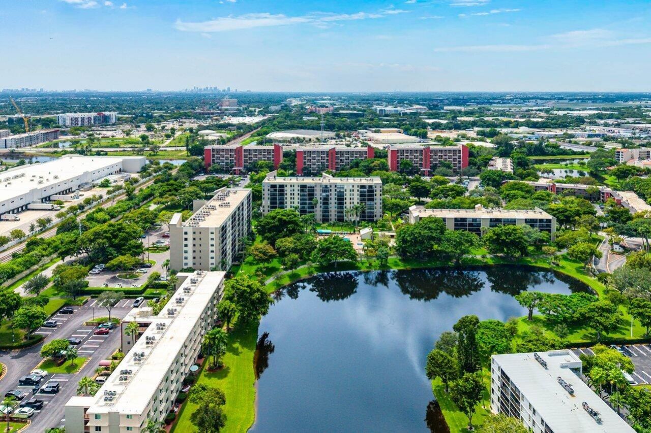 2205 S Cypress Bend Drive, Unit 103, Pompano Beach, FL 33069 Photo
