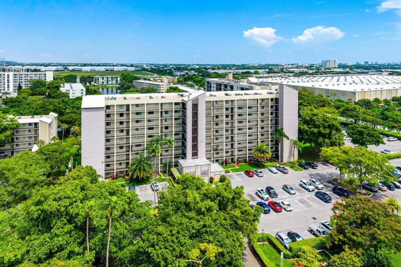 2205 S Cypress Bend Drive, Unit 103, Pompano Beach, FL 33069 Photo