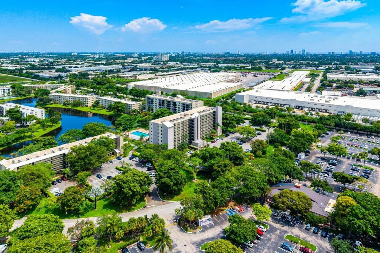 2205 S Cypress Bend Drive, Unit 103, Pompano Beach, FL 33069 Photo